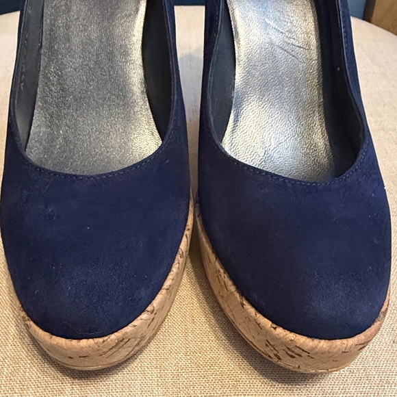 Stuart Weitzman Dark Blue Suede Cork Wedges, Size 8.5 - Picture 8 of 11